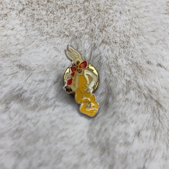 Vintage Bugs Bunny Pin - Picture 2 of 4
